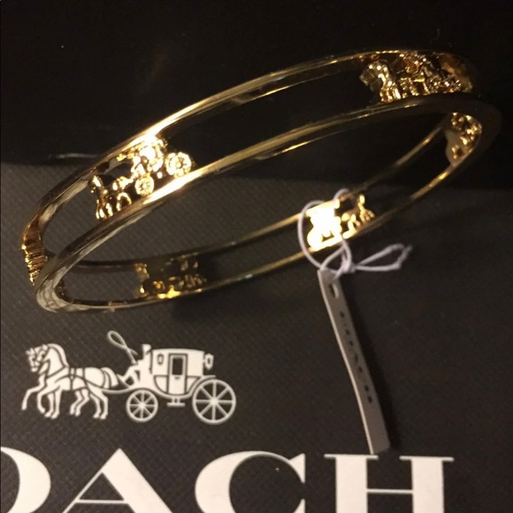 ⭐️💫COACH NWT CLASSIC HORSE & CARRIAGE GOLD BANGLE STUNNING AND PRISTINE … - Picture 4 of 8